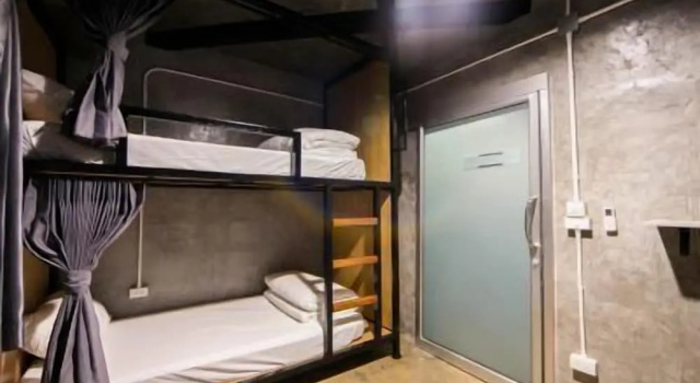 In My Bed Hostel, Забронировать Хостел Отели Бангкока с парковкой, рядом с Станция наземного метро Krung Thon Buri, Парковка
