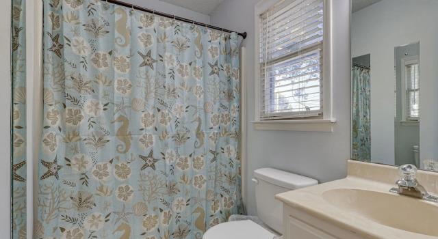 Коттедж с 3 комнатами Lovely Decatur Home w/ Yard ~ 6 Mi to Town!