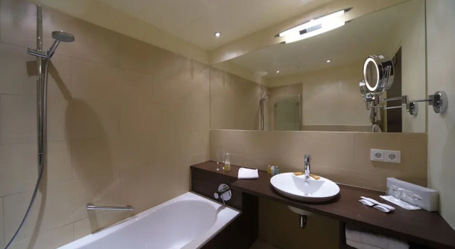 Двухместный номер Premium с балконом и с видом на озеро Parkhotel Pörtschach - Das Hotelresort mit Insellage am Wörthersee