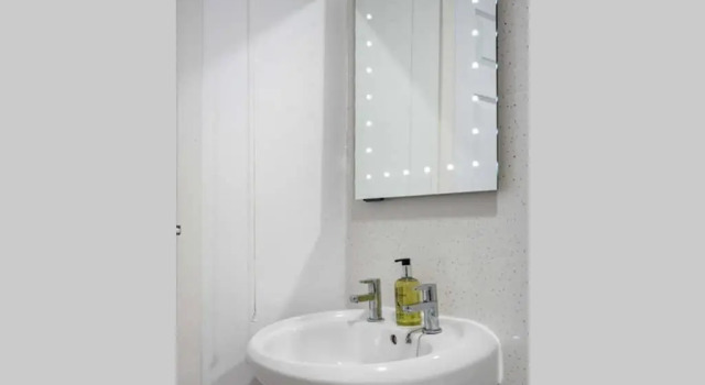 ☆ Quiet Ground Floor Apartment Near University ☆, Забронировать Апартаменты/квартира Отели Ангус с парковкой, Парковка