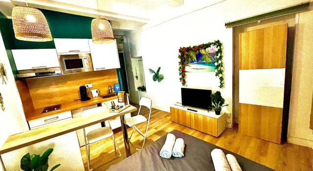 *Tropical*Hyper centre *Fibre Wifi*Studio, Забронировать Апартаменты/квартира Апартаменты Салон-де-Прованса, рядом с Туристическое справочное бюро Салон-де-Прованс, Апартаменты/квартира