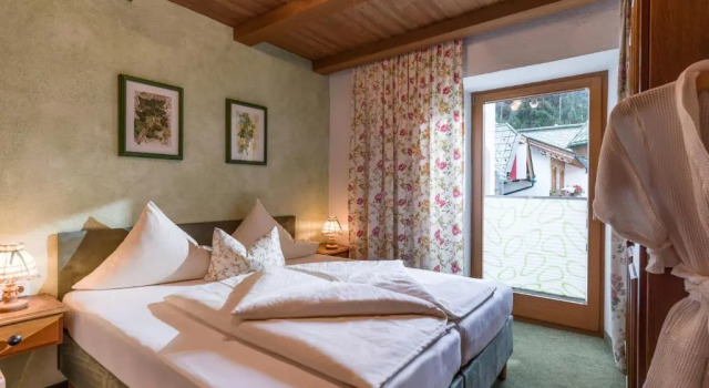 Aparthotel Gallahaus, Rezerwuj Apartamentowiec hotelowy Hotele w Tyrol z parkingiem, Parking