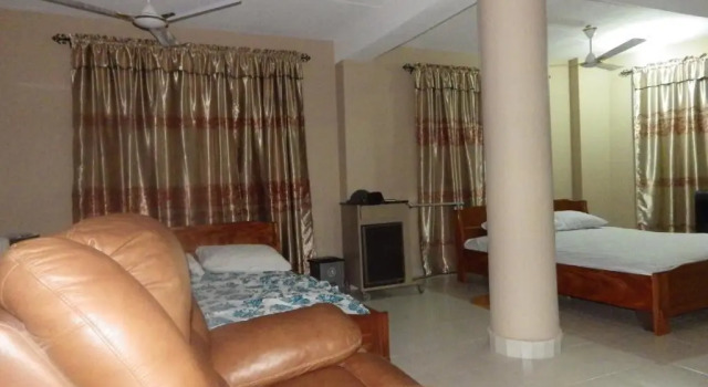 Justa Hotel, Prenota Hotel Adenta Tema