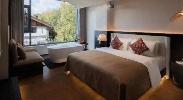 Двухместный люкс с видом на горы Bamboo Boat Snow Mountain Resort Lijiang Gucheng