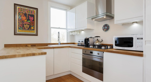 Veeve  2 Bed Flat On Fulham Palace Road Fulham, Забронировать Отель Лондон Большой Лондон, рядом с Roman Black Gallery