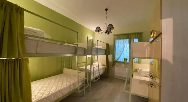 Кровать в общем номере Santorini Hotel & Hostel