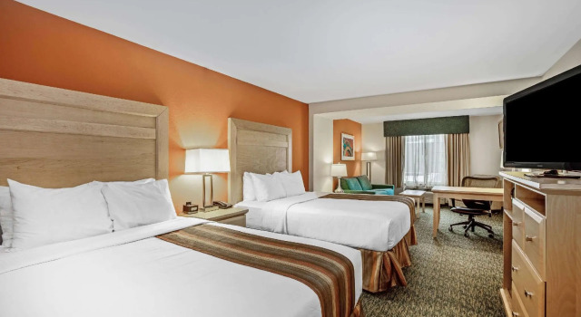 Четырёхместный семейный люкс La Quinta by Wyndham Grand Forks