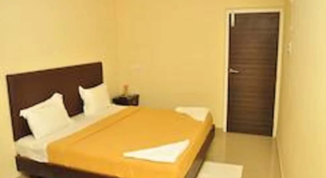 Kumaran Residency, Rezerwuj Hotel Hotele w Mailam z parkingiem, Parking