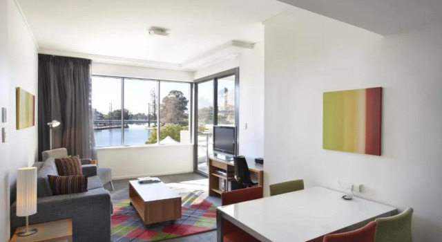Люкс Standard East Perth Suites Hotel