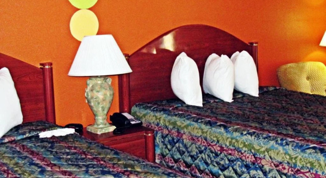 Economy Inn, Забронировать Отель Отели Луизиана с парковкой, Парковка