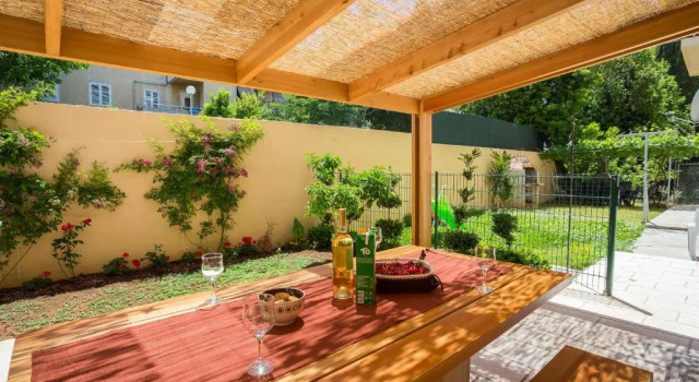 Apartment Dora, Prenota Appartamento Splitska 
