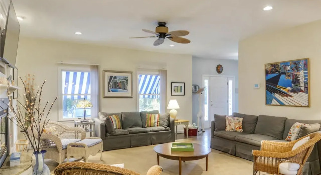 Casa Damp 134 Elizabeth Way by Long & Foster