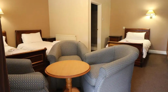 Трёхместный номер Standard St Georges Lodge, Bisley