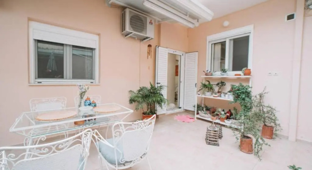 Debbies House, Prenota Hotel Kalamata Messinia