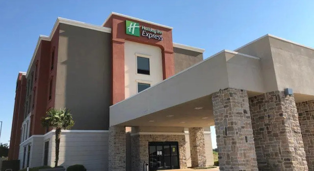 Кровать в общем номере Holiday Inn Express Hillsboro I-35 by IHG