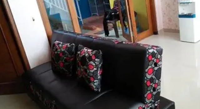 Rumah Mba Ayu 2, complete amenities and karaoke, Book Hotel Umbulharjo 