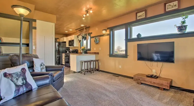 Updated Townhouse w/ Pergola, Walk to Downtown!, Rezerwuj Apartament Choteau Montana