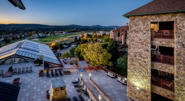 Grand Cascades Lodge, Book Hotel Hamburg New Jersey