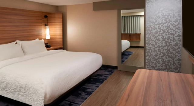 Люкс c 1 комнатой Fairfield Inn by Marriott Montreal Downtown