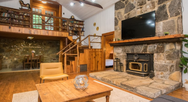 Spacious 4BR w Fireplace Ping Pong Free Tix