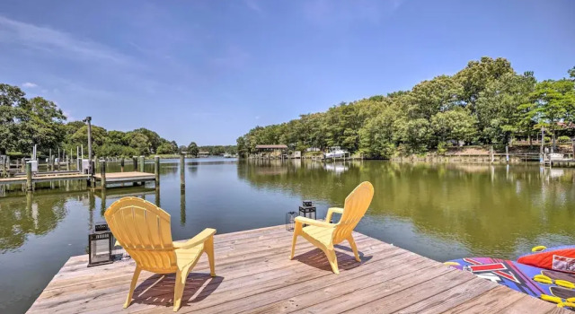 Waterfront Reedville Home w/ Private Dock!, Varaa Lomakoti Hotellit Minnesota pysäköinnillä, Pysäköinti