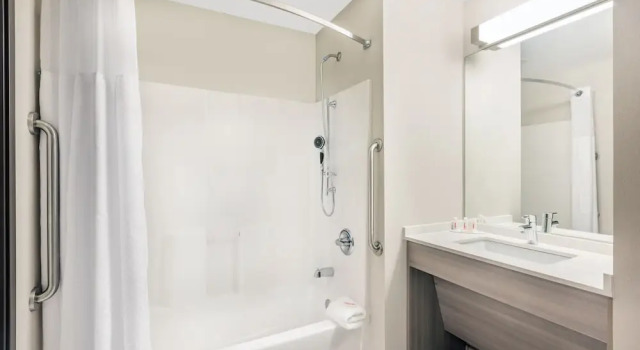 Standard Neljän hengen huone Microtel Inn & Suites By Wyndham Perry