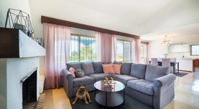 Villa Mimosa sleeps 8 with Guest house.
