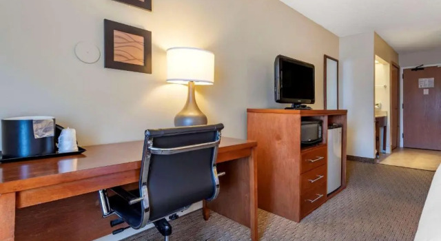 Четырёхместный номер Standard с видом на бассейн Comfort Inn & Suites Black River Falls I-94