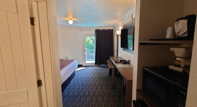 Номер Standard с видом на бассейн Reagan Resorts Inn