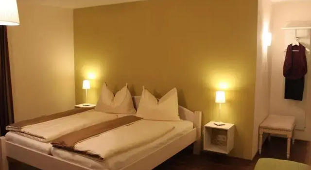 Pension Waldesruh, Book Hotel Hoteller i Bad Ischl med parkering, Parkering