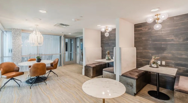 Corporate Apartments Deep Ellum, Забронировать Апартаменты/квартира Отели Далласа с парковкой, рядом с Booker T. Washington School for Performing &amp; Visual Arts, Парковка