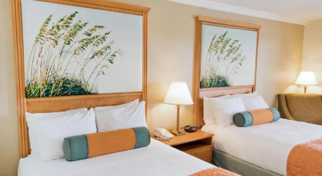 Четырёхместный номер Standard c 1 комнатой с видом на сад Spark by Hilton Sarasota Siesta Key Gateway