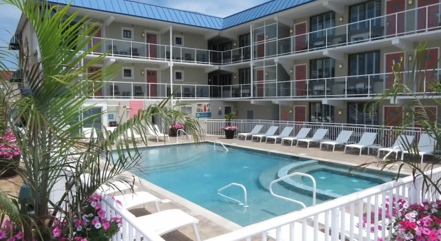 Номер Standard с видом на бассейн Spray Beach Oceanfront Hotel