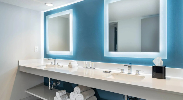 Четырёхместный номер Standard с балконом и с видом на воду Marriott Sanibel Harbour Resort & Spa