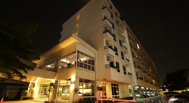 The Royal Bee Apart Hotel