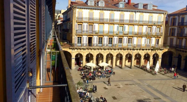 Rogers House, Забронировать Отель Сан-Себастьян Costa Guipúzcoa, рядом с Собор Доброго Пастыря