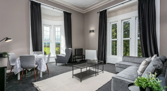 Racecourse View - Donnini Apartments, Забронировать Апартаменты/квартира Отели Эр с парковкой, рядом с Rozelle Park, Парковка