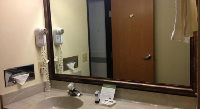 Двухместный номер Standard AmericInn by Wyndham Park Rapids