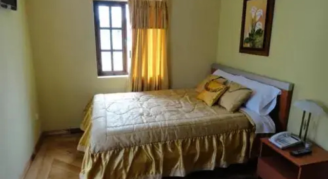 Hostal San Juan, Забронировать Отель Кито Сьерра, рядом с Del Arbolito Park