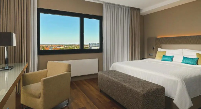 1 Bedroom Deluxe Double Suite with balcony and with city view The Westin Leipzig