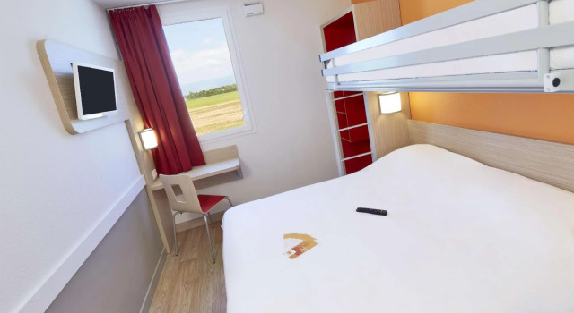 Трёхместный номер Standard ibis budget Valence Nord Plateau des Couleures