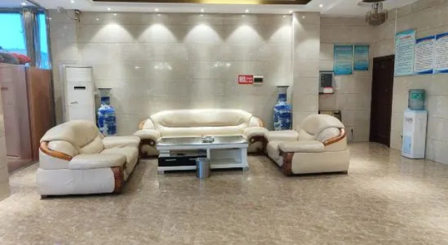 Xinyang Lingyun Hotel Chain, Book Hotel Xinyang Henan