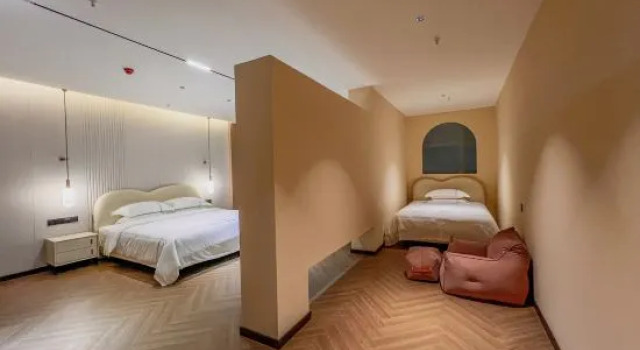 Люкс Grand Joyful Tour Grand Rezen Hotel （Zunyi Railway Station）