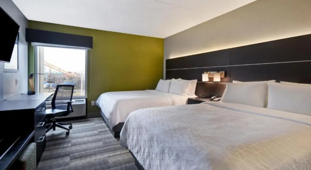 Четырёхместный номер Standard с красивым видом из окна Holiday Inn Express & Suites Allentown-Dorney Park Area by IHG