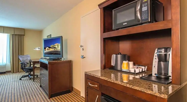 Номер Premium Hilton Garden Inn Atlanta Airport North