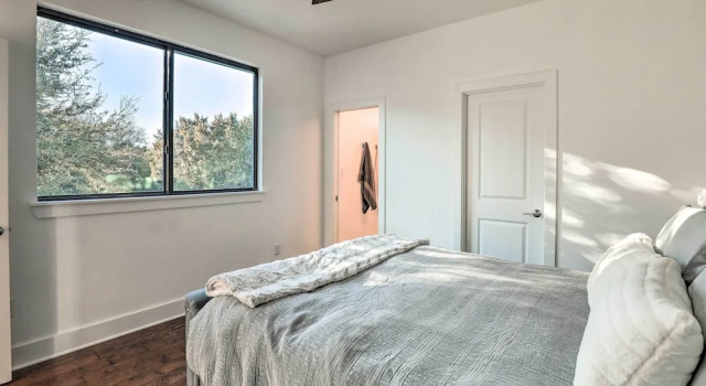 Коттедж Lake Granbury Views + Game Room! Modern Escape