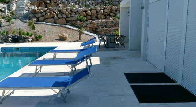 Villa Nerin, Book Villa Sommerhuse i Kotor Riviera, Hytte