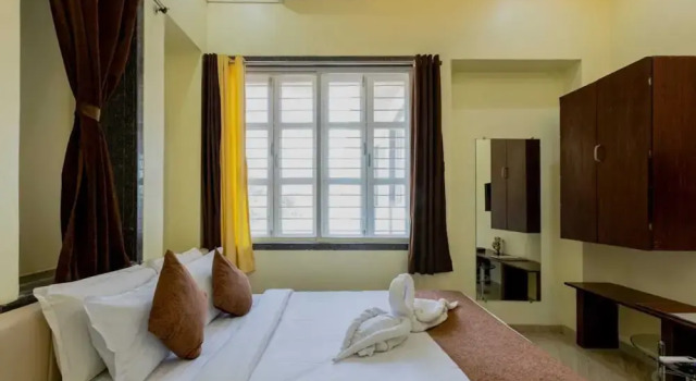 Silver Galaxy Resort, Забронировать Отель Отели Панчгани с бассейном, Бассейн