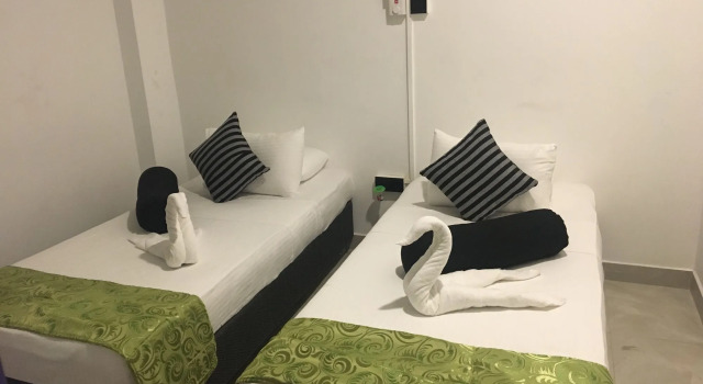 Kandy City Rooms & Hostel, Забронировать Хостел Отели Канди с парковкой, рядом с Стадион Богамбара, Парковка
