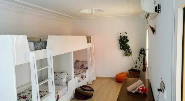 Cozy White House - Hostel